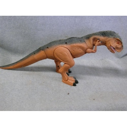 230 - LARGE DINOSAUR-RAPTOR. MOVING PARTS. BY DRAGON TOYS [BATTERY]