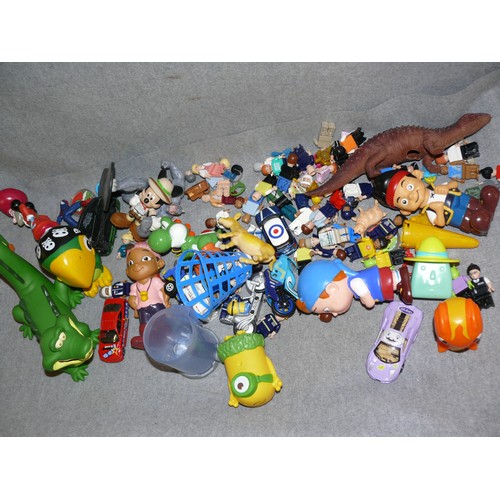 246 - CASE OF SMALL TOY ITEMS, FALLING MONKEY GAME ETC.