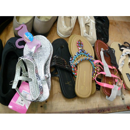 308 - 12 PAIRS OF WOMENS SHOES, GLITZY FLIP-FLOPS, COMFY SHOES ETC. SIZE 5/6