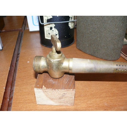 315 - VINTAGE WOODEN BEER BARREL TAP IN BRASS.