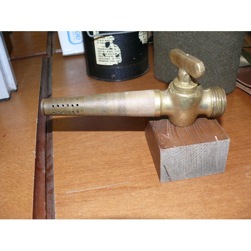 315 - VINTAGE WOODEN BEER BARREL TAP IN BRASS.