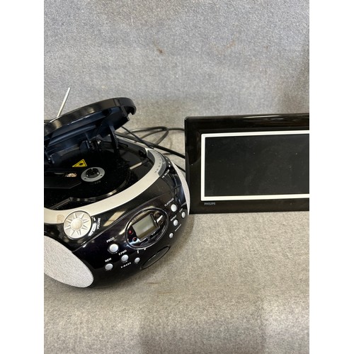 359 - PHILIPS DIGITAL PHOTO FRAME AND COMPACT CD PLAYER.