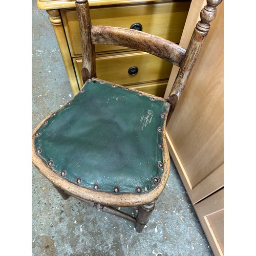 379 - VINTAGE CHILD'S WOODEN CHAIR WITH PADDED GREEN LEATHERETTE SEAT.