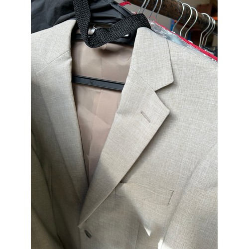 398 - A SELECTION OF GOOD QUALITY GENTS CLOTHING TO INCLUDE SUITS, SHIRTS ETC