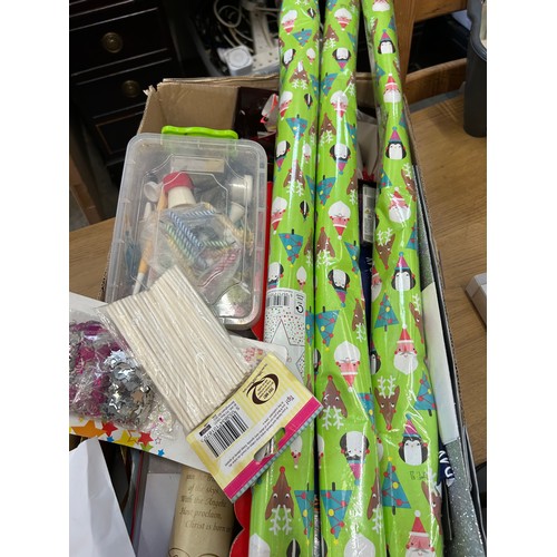 405 - A SELECTION OF [PARTY ITEMS TO INCLUDE WRAPPING PAPER, GIFT TAGS, CANDLES, CAKE DECORATING ETC