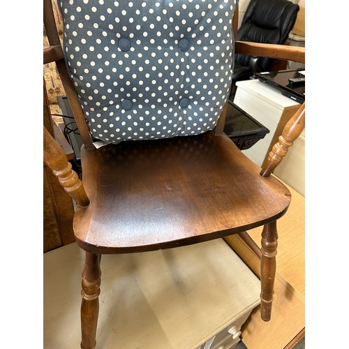 417 - A WOODEN WHEELBACK WINDSOR CHAIR