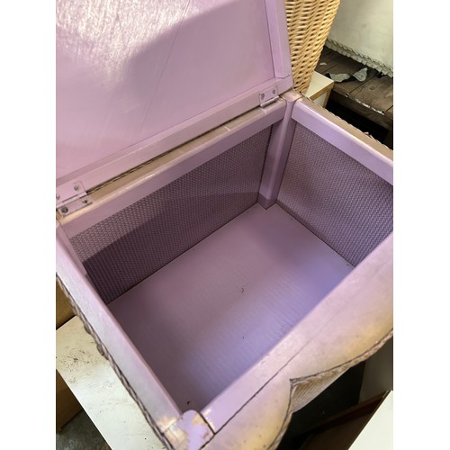 434 - UNUSUAL ART DECO LLOYD LOOM STYLE STORAGE BOX WITH PADDED LID IN PURPLE (HINGE NEEDS ATTENTION)