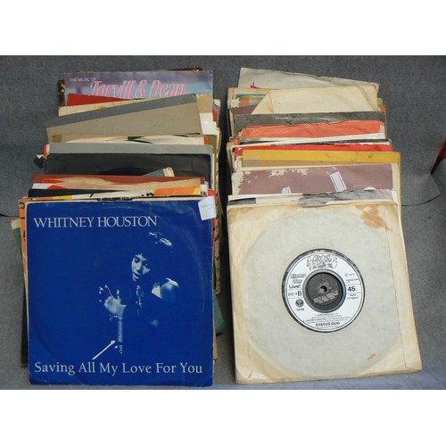 58 - LARGE COLLECTION OF SINGLE 45RPM RECORDS TO INCLUDE STATUS QUO, WHITNEY HOUSTON, STEVIE WONDER, THE ... 