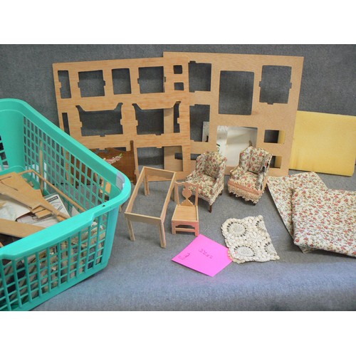 60 - SELECTION OF NEW AND PACKAGED FLAT PACK DOLLS HOUSE FURNITURE