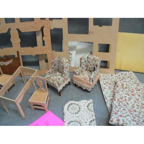 60 - SELECTION OF NEW AND PACKAGED FLAT PACK DOLLS HOUSE FURNITURE