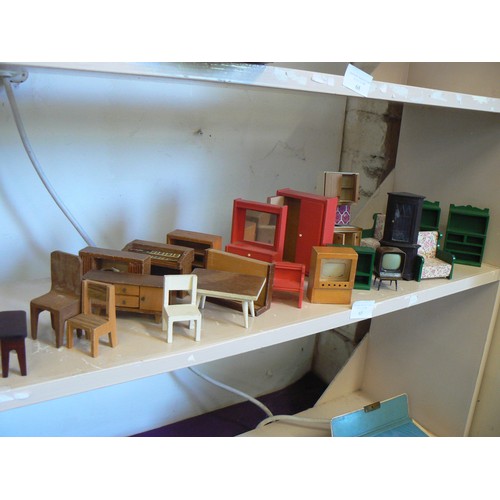 65 - A SELECTION OF MODERN RETRO DOLLS FURNITURE TO INCLUDE DRESSERS, WARDROBES, TVS, CABINETS ETC