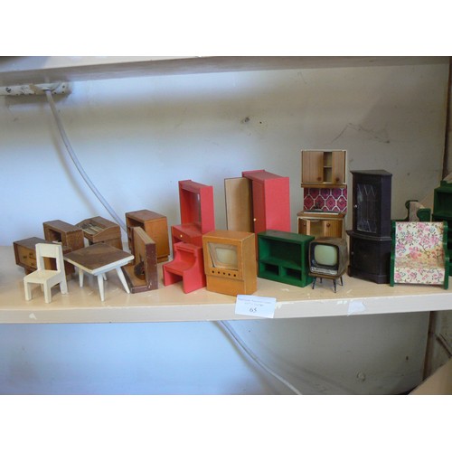 65 - A SELECTION OF MODERN RETRO DOLLS FURNITURE TO INCLUDE DRESSERS, WARDROBES, TVS, CABINETS ETC