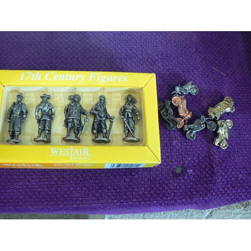 87 - 6 MINIATURE METAL MOTORBIKES AND A SET OF 17TH CENTURY FIGURES, BOXED