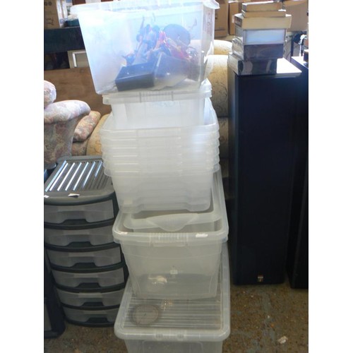 135 - 14 MIXED SIZE PLASTIC STORAGE CRATES