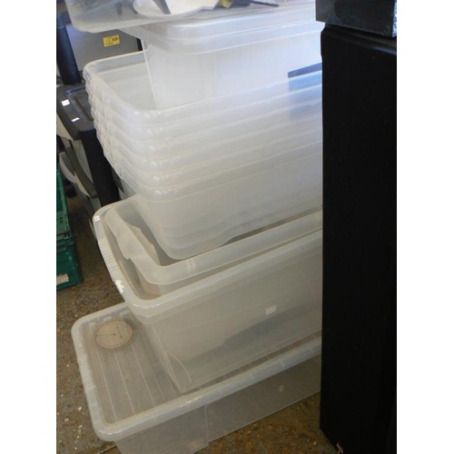 135 - 14 MIXED SIZE PLASTIC STORAGE CRATES