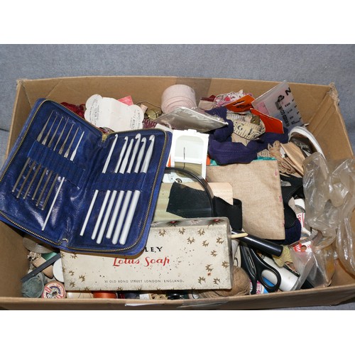 159 - LARGE BOX OF SEWING ITEMS TO INCLUDE BUTTONS, COTTON, MAGNIFYER ETC