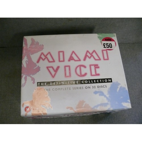 175 - MIAMI VICE THE DEFINITIVE COLLECTION ON DVD