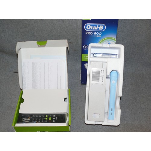 195 - BRAUN ORAL B PRO 600 ELECTRIC TOOTHBRUSH. TOGETHER WITH A SKYPE USB PHONE. BOTH APPEAR NEW AND WITH ... 