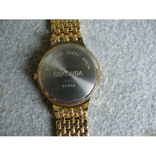 11 - A GOLD PLATED GENTS  SEKONDA QUARTZ WATCH