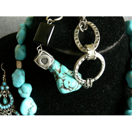 19 - A SET OF TURQUOISE ETHNIC JEWELLERY NECKLACE EARRINGS AND BRACELET