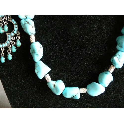 19 - A SET OF TURQUOISE ETHNIC JEWELLERY NECKLACE EARRINGS AND BRACELET