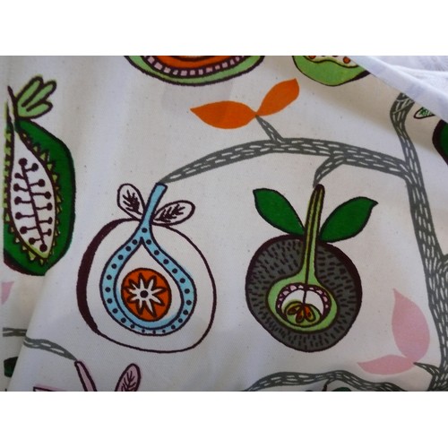 207 - FABRIC ROLL OF HEAVY COTTON DRILL. FABULOUS BRIGHTLY COLOURED FRUIT DESIGN ON CREAM.