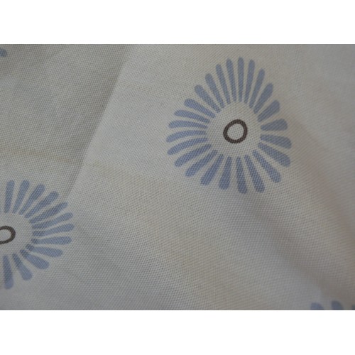 209 - FABRIC ROLL OF HEAVY COTTON IN NATURAL, WITH CONTEMPORARY 'DAISIES' IN DUCK-EGG BLUE.