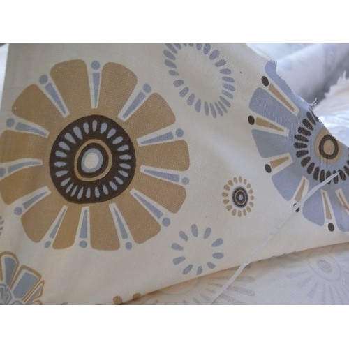 211 - COMPLETE FABRIC ROLL OF HEAVY COTTON. RETRO VIBE STYLIZED FLOWERS IN DUCK-EGG BLUE & CARAMEL ON CREA... 