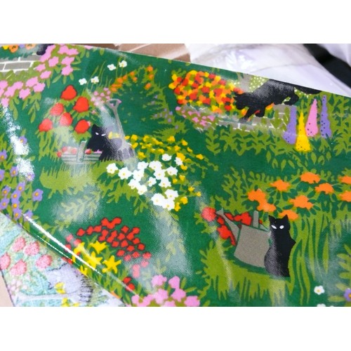 213 - FABRIC ROLL. WIPEABLE PVC. BLACK CAT IN ENGLISH COUNTRY GARDEN DESIGN. FOR TABLECLOTHS, BAGS,  APRON... 