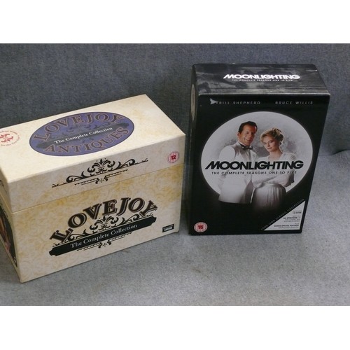 223 - BOX-SETS X 2. MOONLIGHTING STARRING BRUCE WILLIS & CYBILL SHEPHERD.  LOVEJOY STARRING IAN McSHANE.