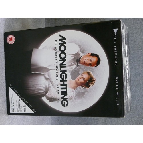 223 - BOX-SETS X 2. MOONLIGHTING STARRING BRUCE WILLIS & CYBILL SHEPHERD.  LOVEJOY STARRING IAN McSHANE.