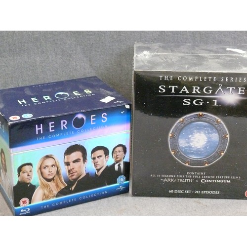 224 - BOX SETS X 2. STARGATE SG 1 THE COMPLETE SERIES. HEROES.