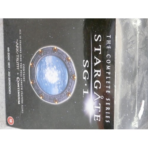 224 - BOX SETS X 2. STARGATE SG 1 THE COMPLETE SERIES. HEROES.