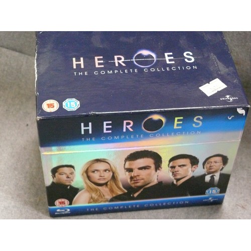 224 - BOX SETS X 2. STARGATE SG 1 THE COMPLETE SERIES. HEROES.