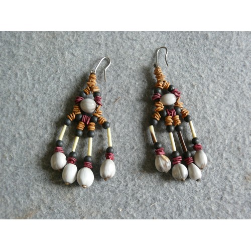 23 - 3 PAIRS OF DROP EARRINGS ETHNIC AND DRESS