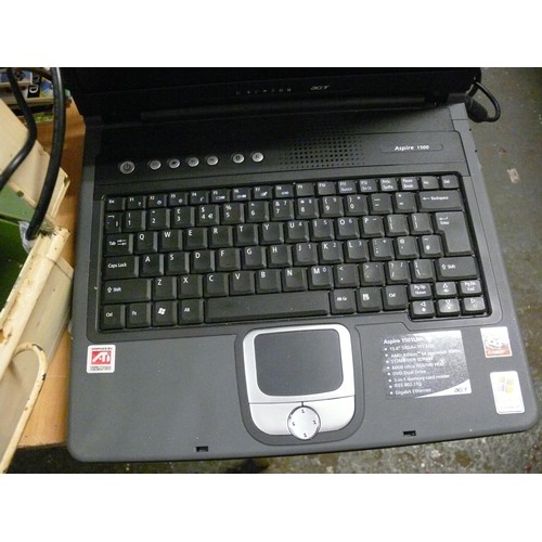 254 - ACER ASPIRE 1501LMi LAPTOP WITH LARGE LITE-ON CHARGER.