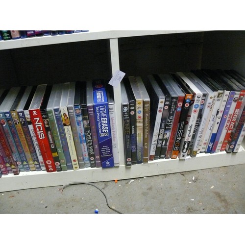 266 - MIXED DVD'S. 30+. INC FOYLES WAR, ABSOLUTELY FABULOUS, THE GOOD WIFE, BONES ETC