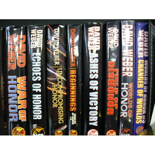 267 - 17 X DAVID WEBER HARDBACK BOOKS. INC A SIGNED COPY OF 'IN ENEMY HANDS'. ALL ARE IN GOOD CONDITION CO... 