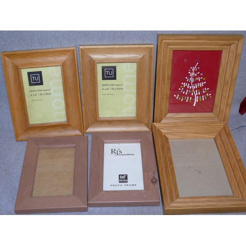 281 - 6 X CONTEMPORARY WOODEN PHOTO FRAMES. 3 X PAIRS. 7X5 & 4X6