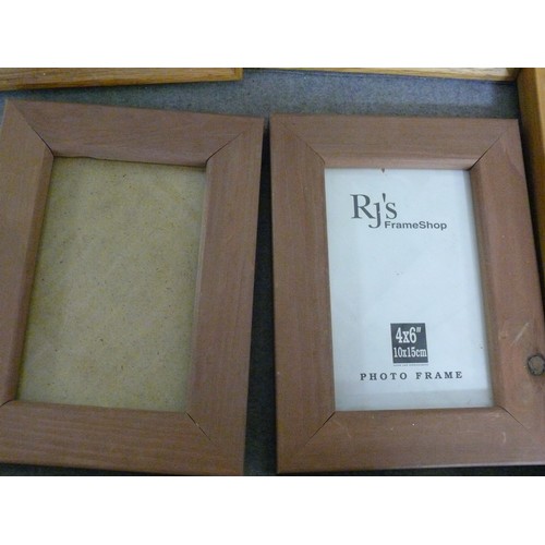 281 - 6 X CONTEMPORARY WOODEN PHOTO FRAMES. 3 X PAIRS. 7X5 & 4X6