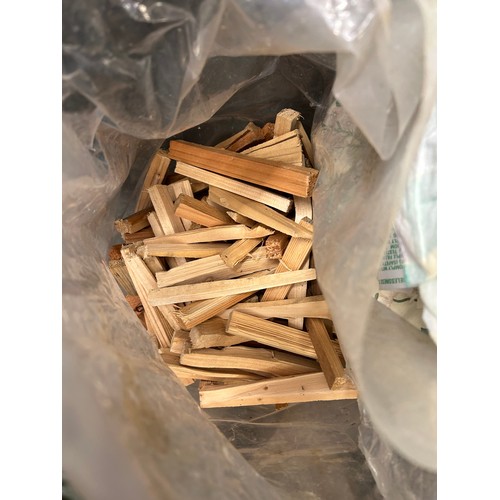 465 - LARGE BAG OF FIRE KINDLING