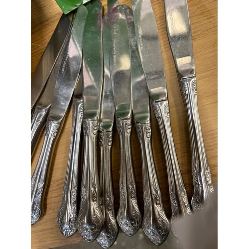 464 - BOX OF CUTLERY INCLUDING QUANTITY OF RICHMOND KNIVES, FORKS, SPOONS AND A LARGE WOODEN CUTLERY TRAY