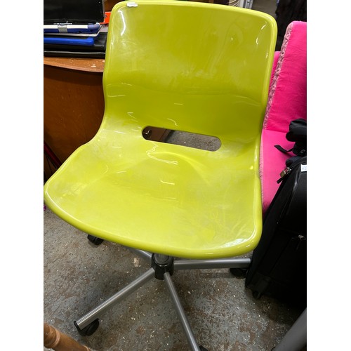 452 - IKEA SWIVEL CHAIR IN LIME GREEN WITH GREY BASE