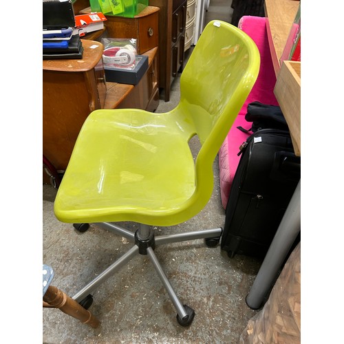 452 - IKEA SWIVEL CHAIR IN LIME GREEN WITH GREY BASE