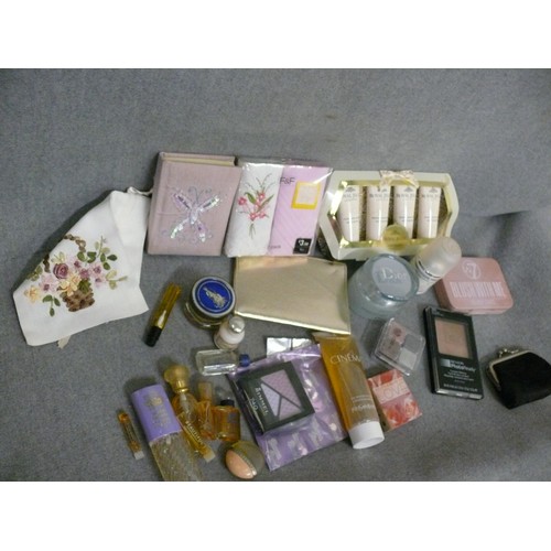 365 - A GOOD SELECTION OF QUALITY COSMETICS, PERFUMES  & LADIES ACCESSORIES INCLUDING ROYAL JELLY HAND CRE... 