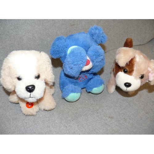 370 - A COLLECTION OF GOOD CLEAN CUDDLY TOYS INC BULLDOG MUFF BY COZY TIME, KEEL TOYS TEDDY- SEVERAL WITH ... 