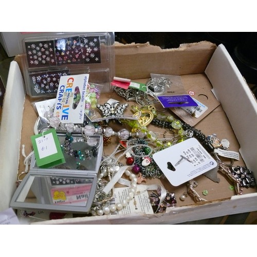 393 - BOX OF COSTUME JEWELLERY, BEADS, BROOCHES, CRAFTING JEWELLERY ETC