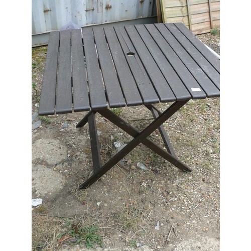 411 - FOLDING WOODEN GARDEN TABLE