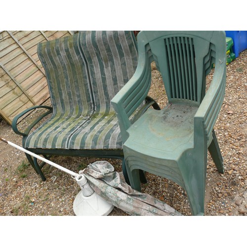 415 - METAL FRAMED GAREN BENCH, 4 GREEN PLASTIC CHAIRS AND A PARASOL