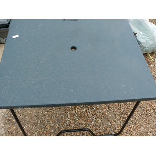 418 - FOLDING TABLE